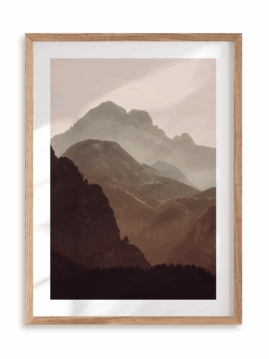Plakat W majestacie gór w ramie drewnianej