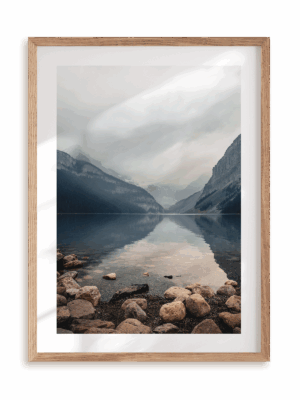 Plakat Nad fiordem w ramie drewnianej