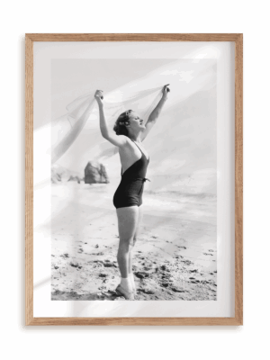 Plakat A w głowie chmury w ramie drewnianej