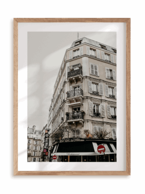 Plakat Na rogu ulicy w ramie drewnianej