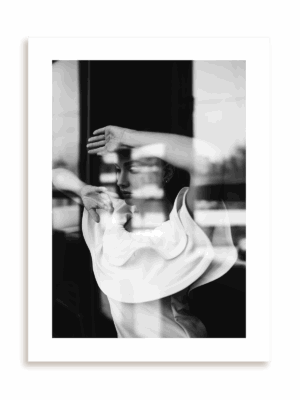 Plakat Ona w kadrze bez ramy