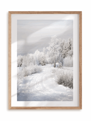 Plakat Zimą w dal w ramie drewnianej