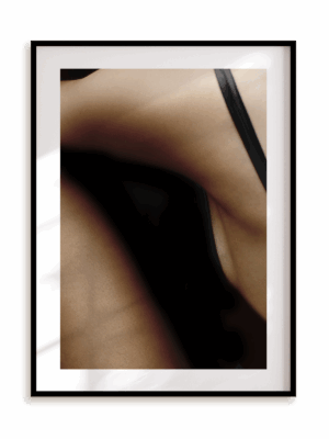 Plakat Igrający cień w ramie aluminiowej