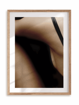 Plakat Igrający cień w ramie drewnianej