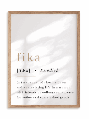 Plakat Fika w ramie drewnianej